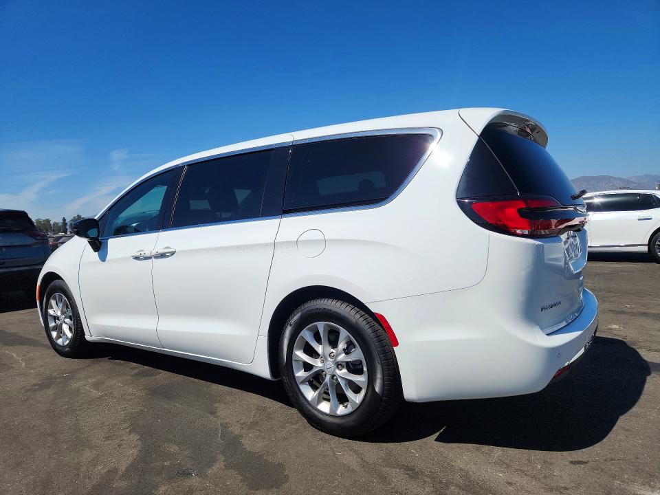 Photo 2 from auction – 2026 CHRYSLER PACIFICA with VIN 2C4RC1GG7TR243869
