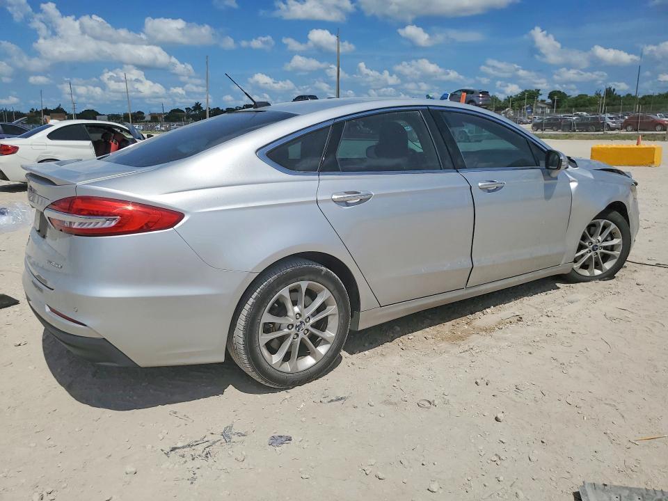 Photo 3 from auction – 2019 FORD FUSION with VIN 3FA6P0SU9KR185308