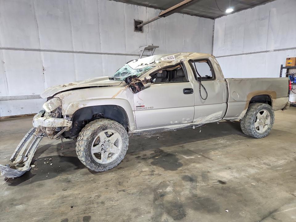 GMC SIERRA 2004 with VIN 1GTHK292X4E360026 - Photo from auction