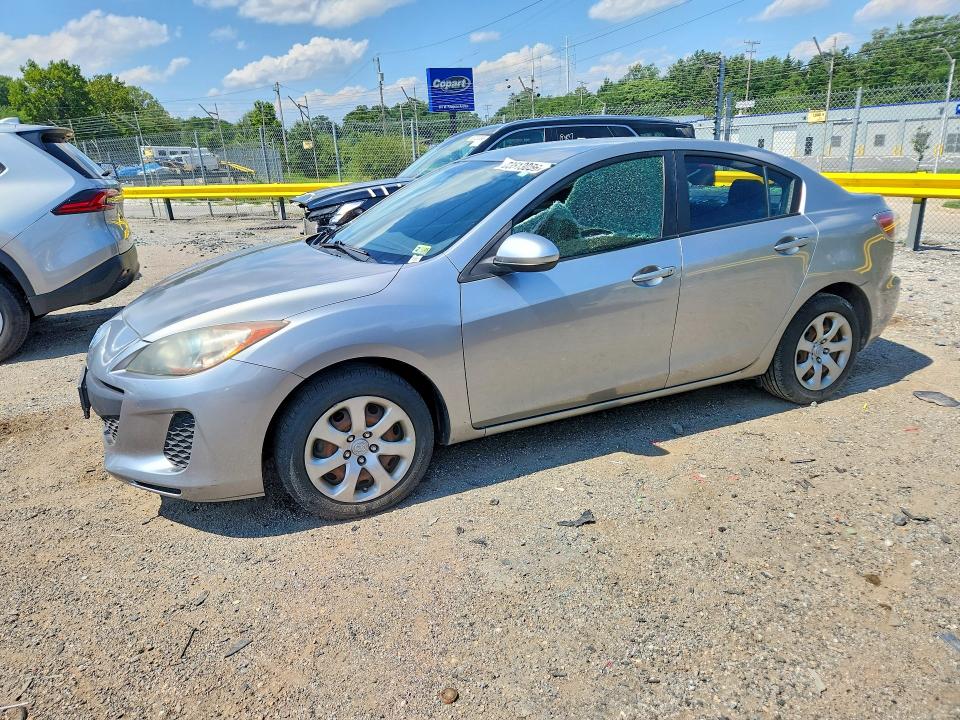 MAZDA 3 2013 with VIN JM1BL1U78D1847412 - Photo from auction