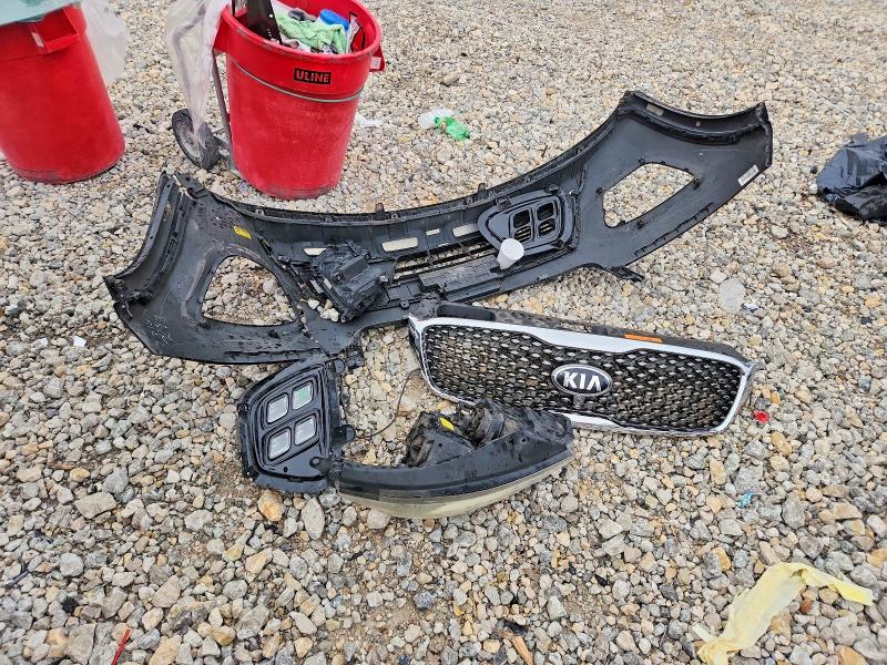 Photo 13 from auction – 2017 KIA SORENTO with VIN 5XYPKDA54HG231676