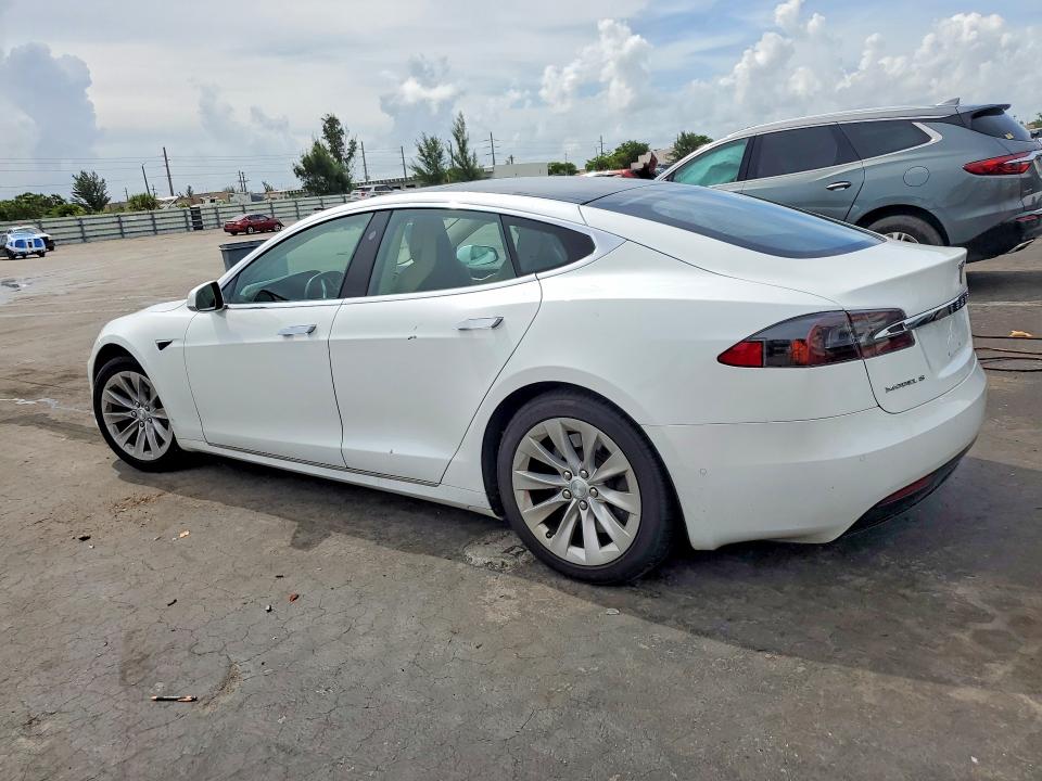 Photo 2 from auction – 2017 TESLA MODEL S with VIN 5YJSA1E10HF203318