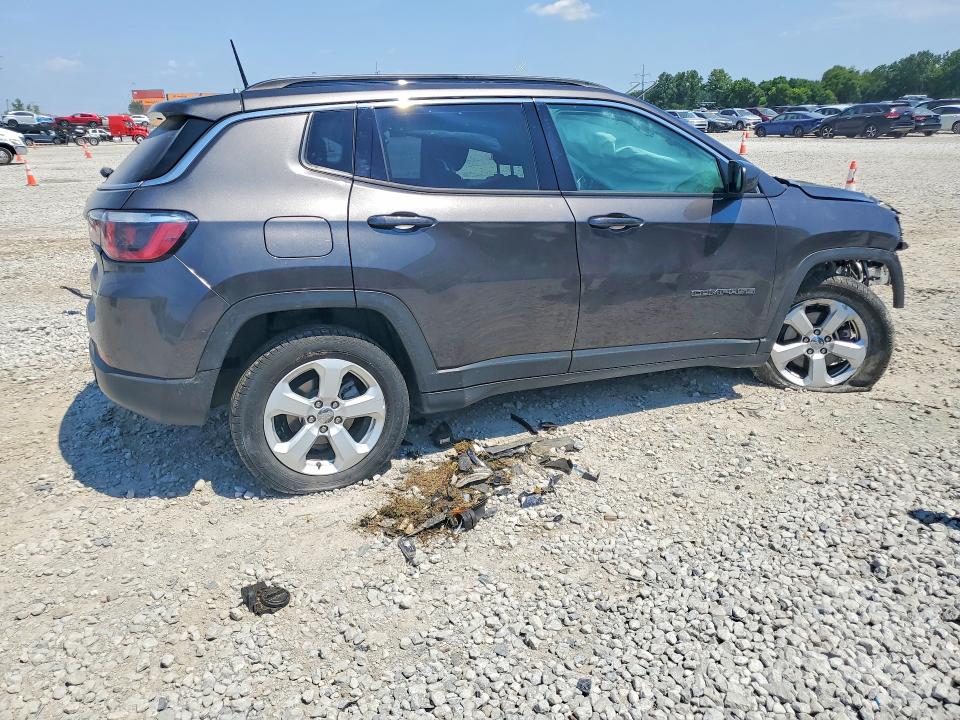 Photo 3 from auction – 2018 JEEP COMPASS with VIN 3C4NJDBB0JT155046