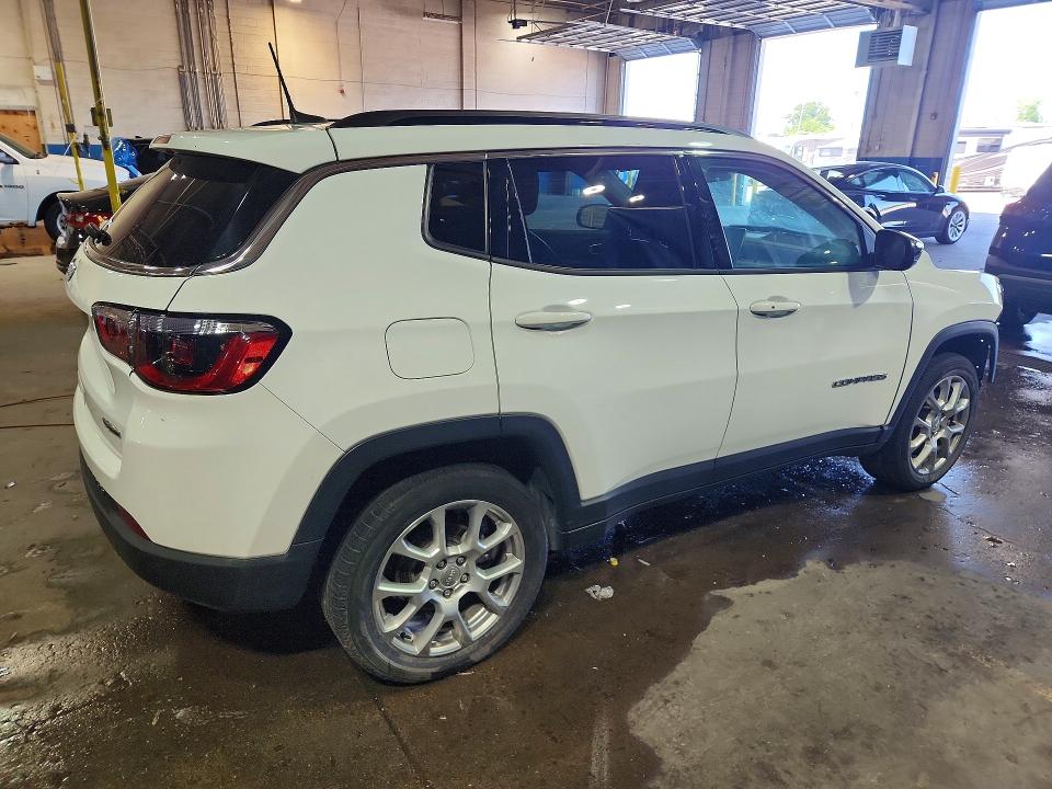 Photo 3 from auction – 2022 JEEP COMPASS with VIN 3C4NJDFB8NT180888