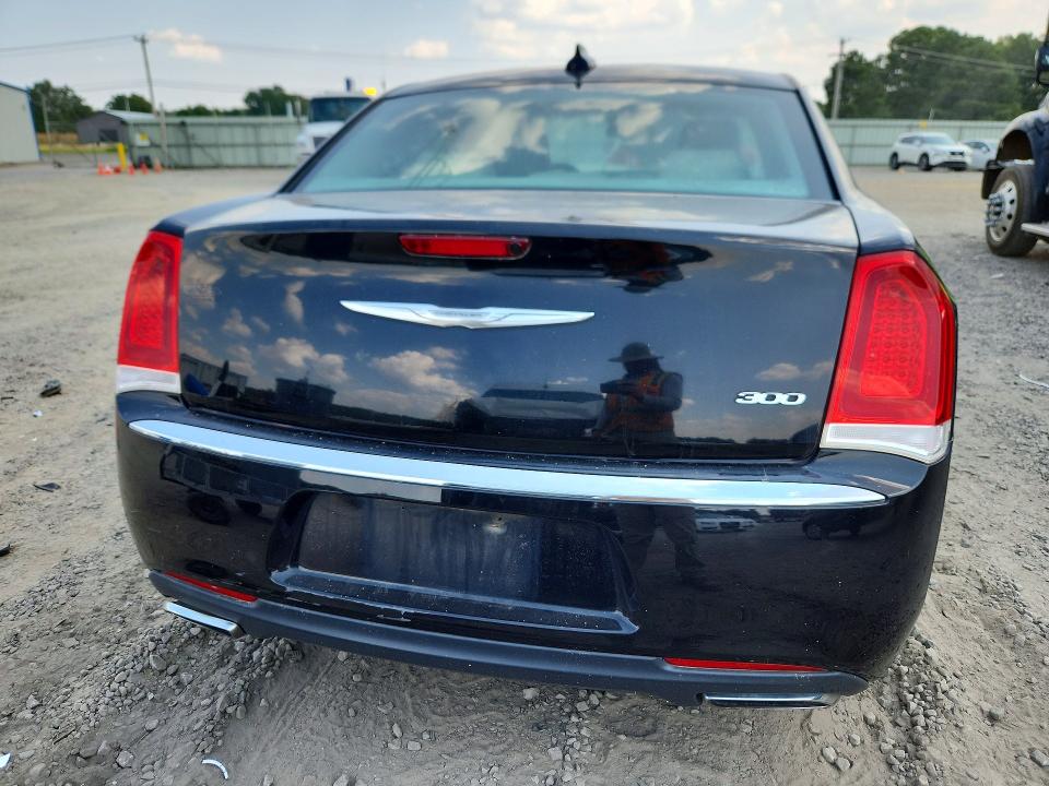 Photo 6 from auction – 2015 CHRYSLER 300 with VIN 2C3CCAAG0FH807715
