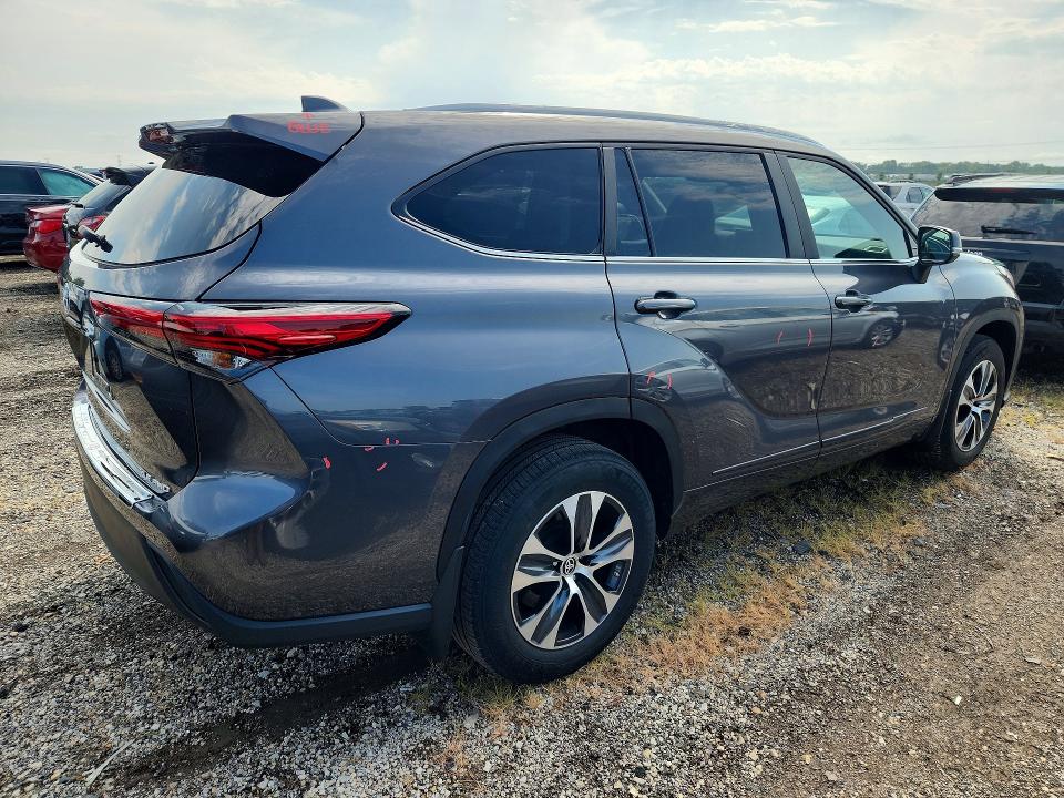 Photo 3 from auction – 2023 TOYOTA HIGHLANDER with VIN 5TDKDRBH9PS504610