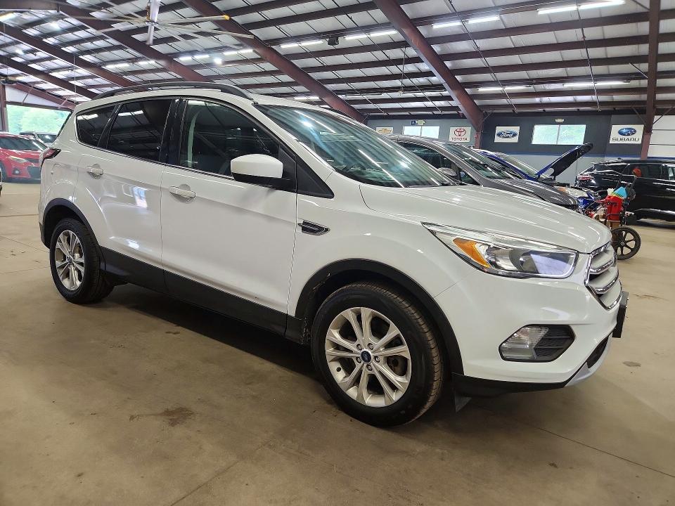 Photo 4 from auction – 2018 FORD ESCAPE with VIN 1FMCU9GD7JUA26406