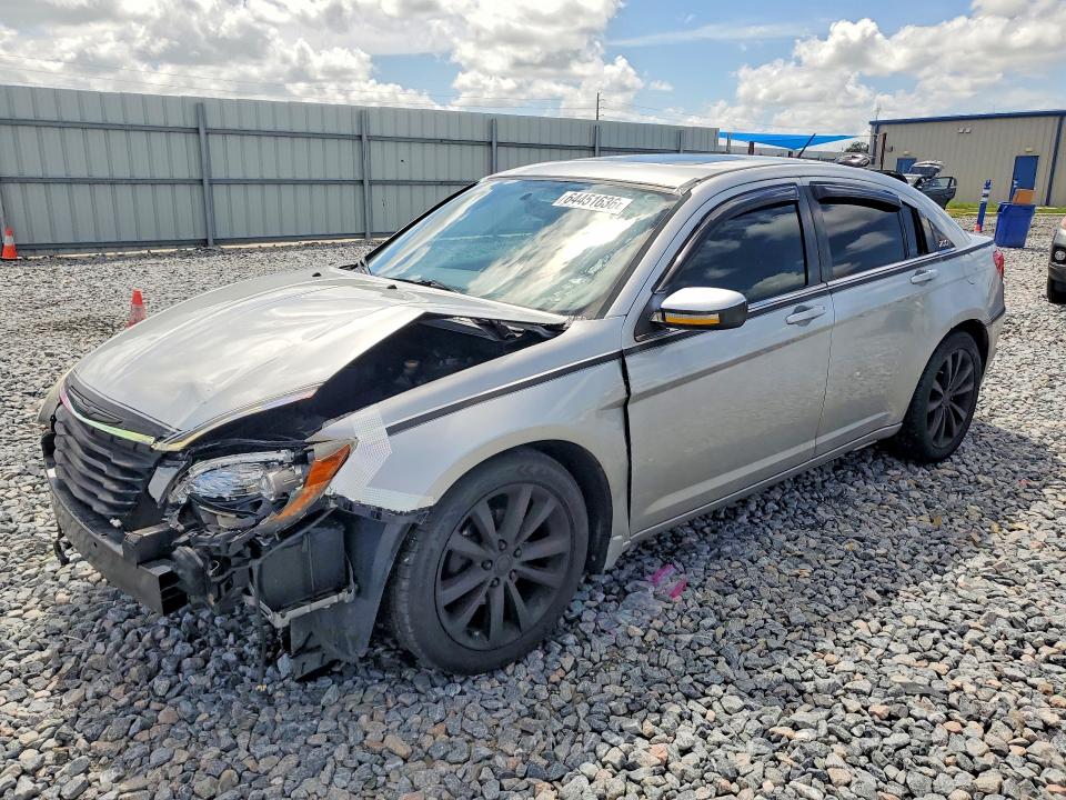 CHRYSLER 200 2013 with VIN 1C3CCBCG4DN706488 - Photo from auction