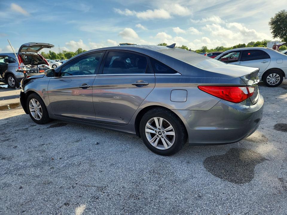 Photo 2 from auction – 2011 HYUNDAI SONATA with VIN 5NPEB4AC5BH290824