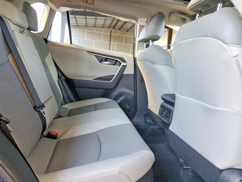 Photo 10 from auction – 2020 TOYOTA RAV4 with VIN JTMDWRFV6LD540425