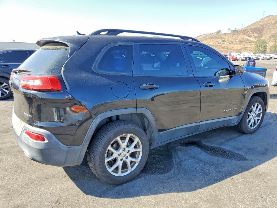 Photo 3 from auction – 2015 JEEP CHEROKEE with VIN 1C4PJLAB3FW663162