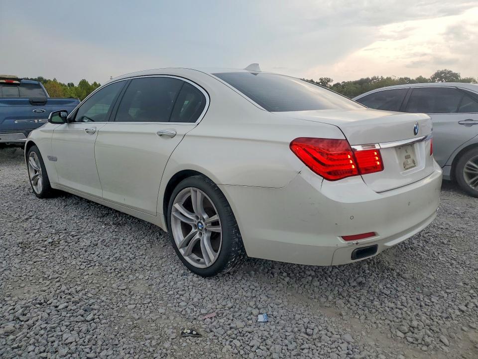Photo 2 from auction – 2012 BMW 750 with VIN WBAKB8C59CC963973