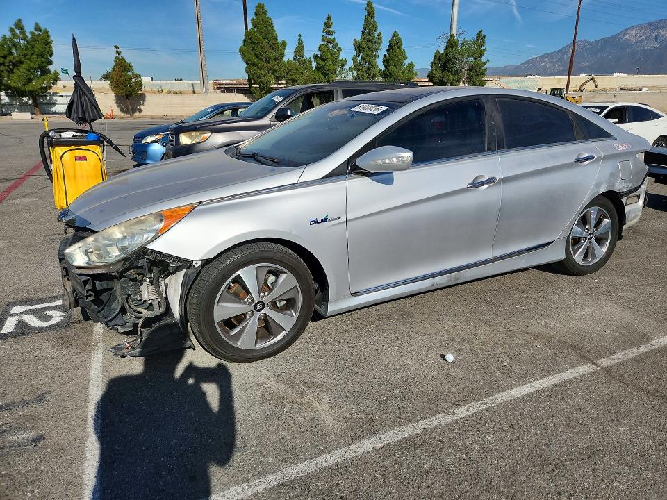 HYUNDAI SONATA 2011 with VIN KMHEC4A40BA007934 - Photo from auction