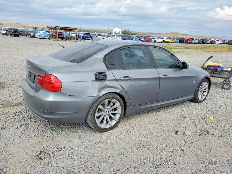 Photo 3 from auction – 2011 BMW 328 with VIN WBAPH7G5XBNM58763