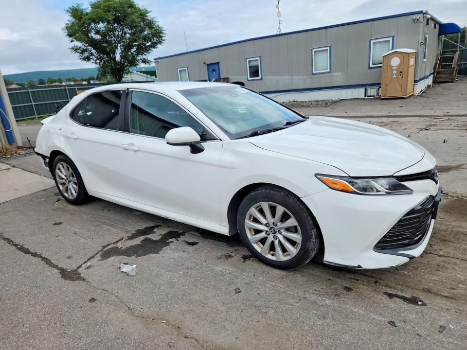 Photo 4 from auction – 2018 TOYOTA CAMRY with VIN 4T1B11HK2JU560142