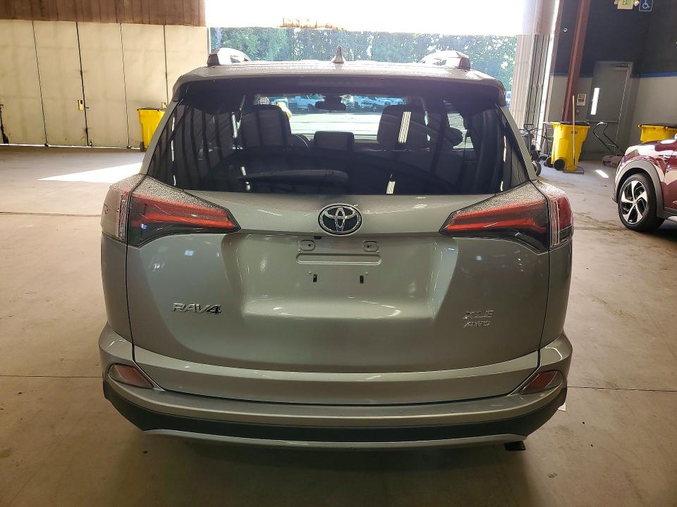 Photo 6 from auction – 2018 TOYOTA RAV4 with VIN 2T3RFREV3JW796397