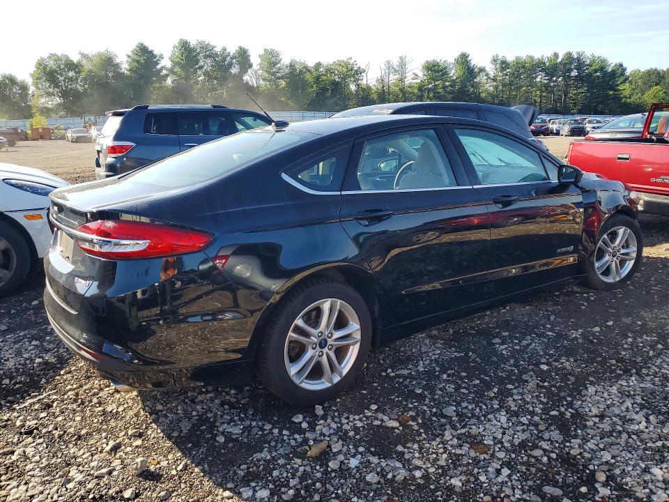 Photo 3 from auction – 2018 FORD FUSION with VIN 3FA6P0UU5JR122217