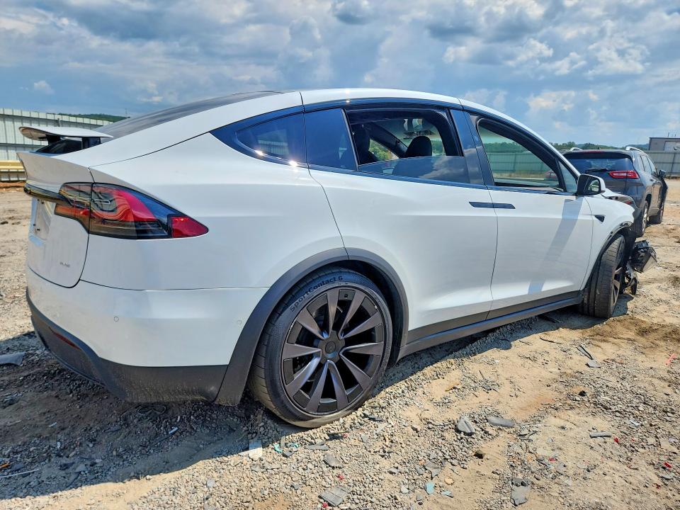 Photo 3 from auction – 2022 TESLA MODEL X with VIN 7SAXCBE67NF332236