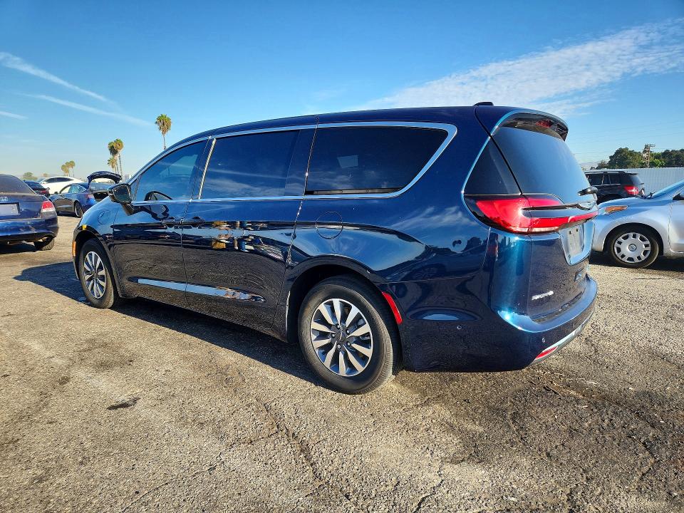 Фото 2 с аукциона – 2025 CHRYSLER PACIFICA с VIN 2C4RC1S74SR536361
