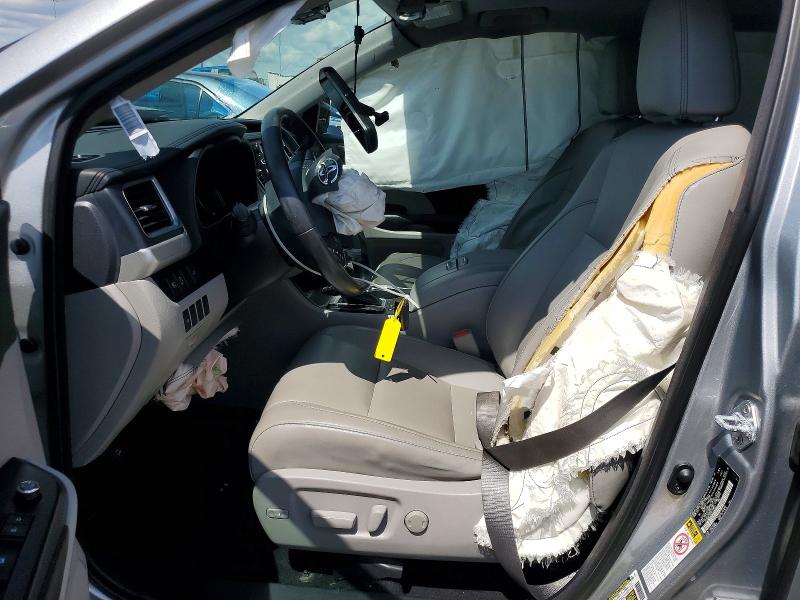 Photo 7 from auction – 2017 TOYOTA HIGHLANDER with VIN 5TDJZRFH2HS389227