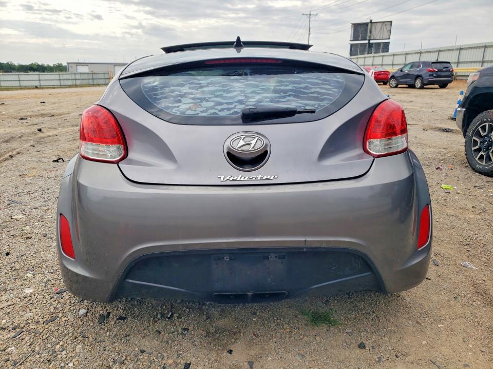 Photo 6 from auction – 2013 HYUNDAI VELOSTER with VIN KMHTC6AD0DU119878