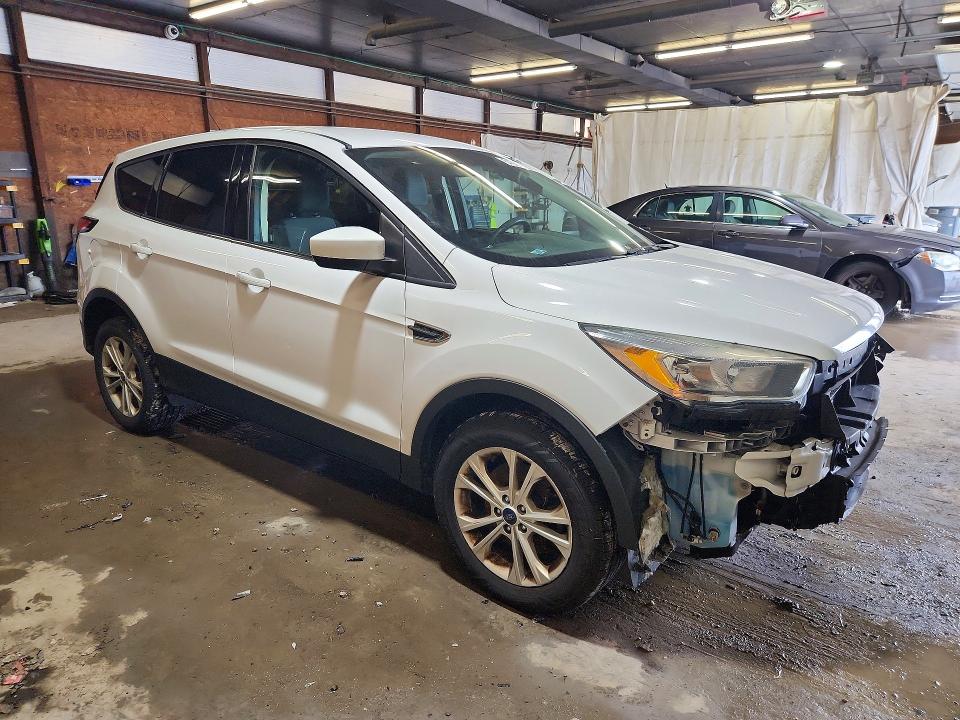 Photo 4 from auction – 2017 FORD ESCAPE with VIN 1FMCU9GDXHUE52682