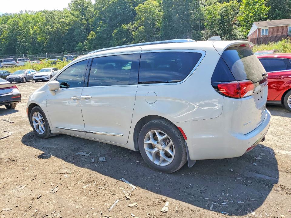Photo 2 from auction – 2017 CHRYSLER PACIFICA with VIN 2C4RC1EG1HR555941