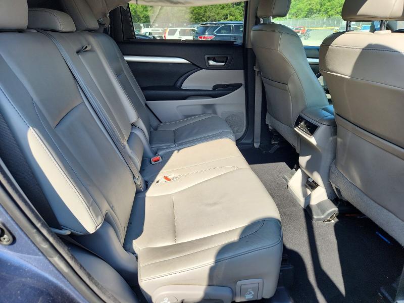 Photo 11 from auction – 2015 TOYOTA HIGHLANDER with VIN 5TDJKRFH8FS072697