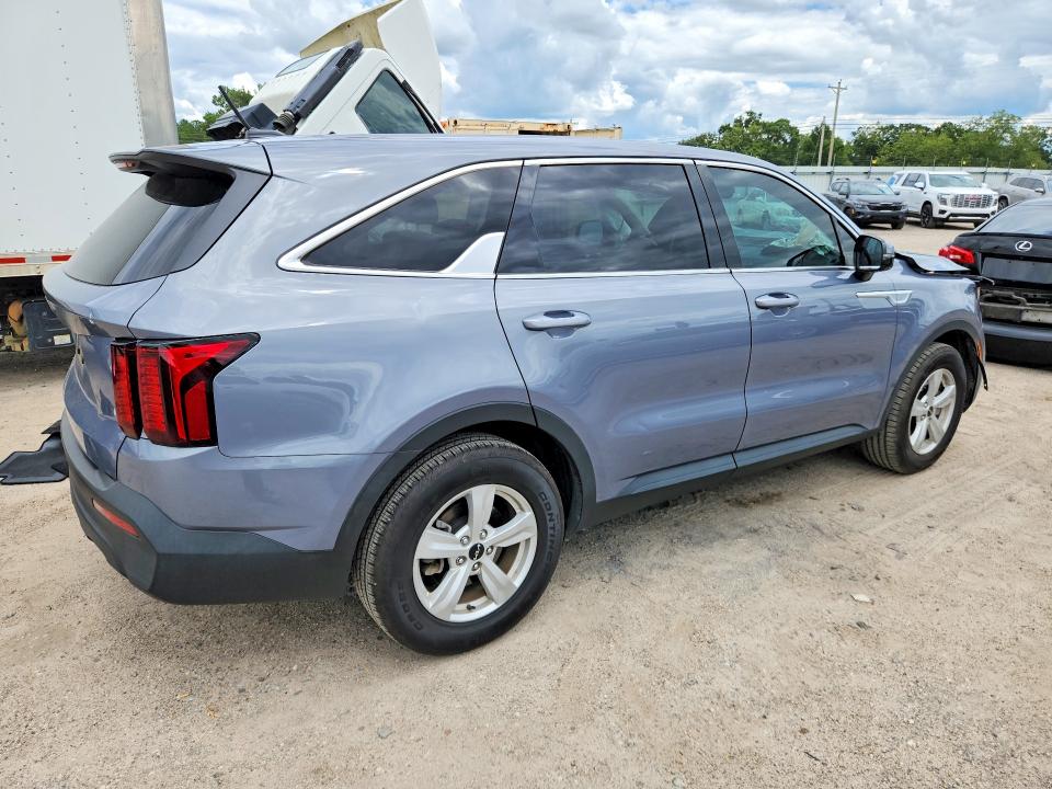 Photo 3 from auction – 2023 KIA SORENTO with VIN 5XYRG4LC1PG252201