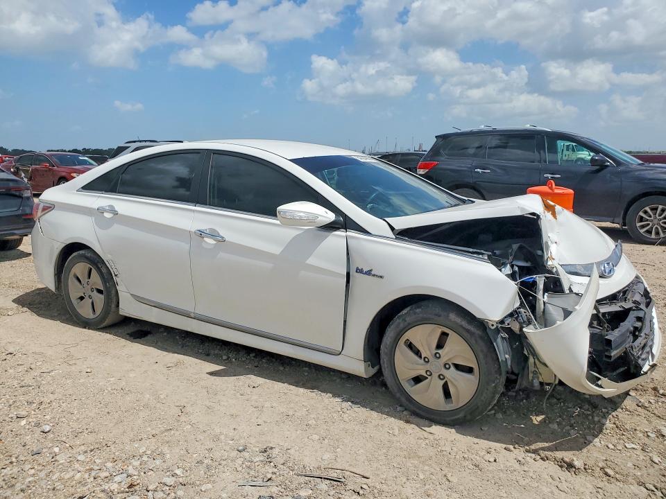 Photo 4 from auction – 2015 HYUNDAI SONATA HYBRID with VIN KMHEC4A44FA134577