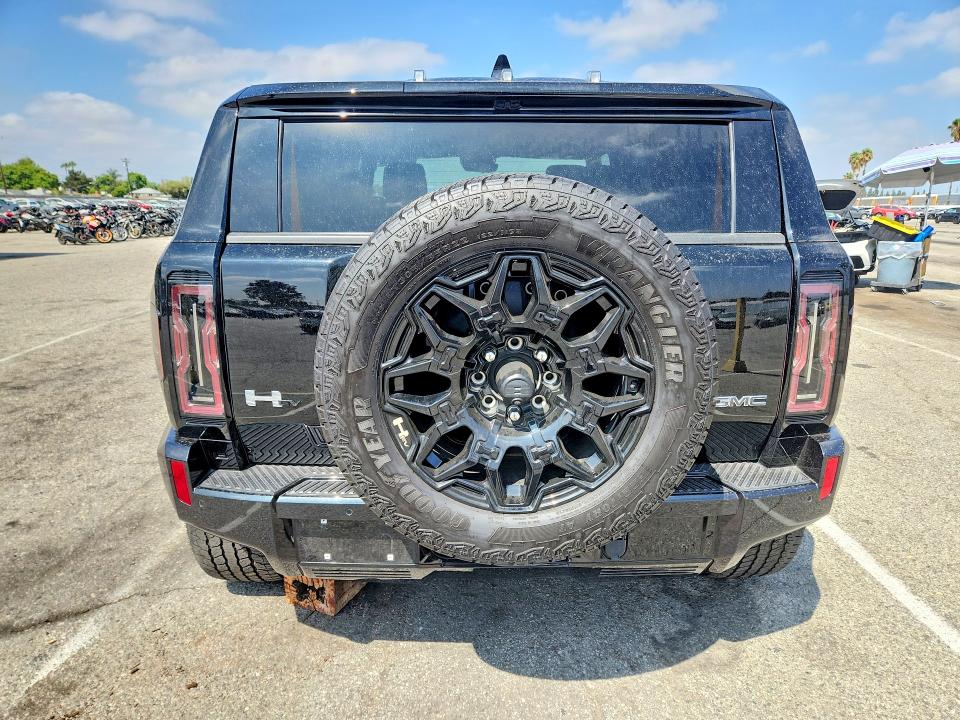 Снимка 6 от търг – 2025 GMC HUMMER SUV с VIN 1GKB0NDEXSU106337