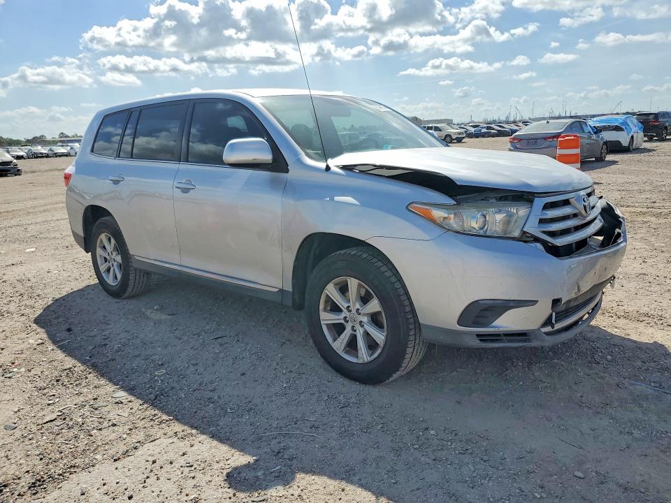 Photo 4 from auction – 2011 TOYOTA HIGHLANDER with VIN 5TDZK3EH3BS025914