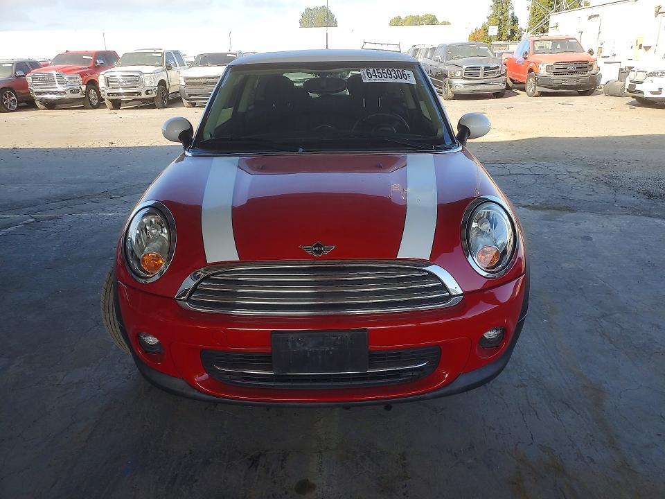 Photo 5 from auction – 2011 MINI COOPER with VIN WMWSU3C52BTX96884