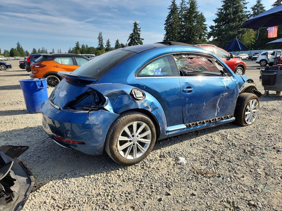 Photo 3 from auction – 2018 VOLKSWAGEN BEETLE with VIN 3VWJD7AT3JM709088