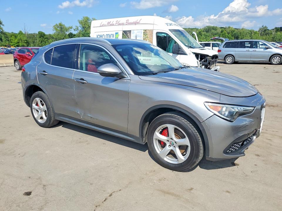 Photo 4 from auction – 2018 ALFA ROMEO STELVIO with VIN ZASFAKAN1J7B83521