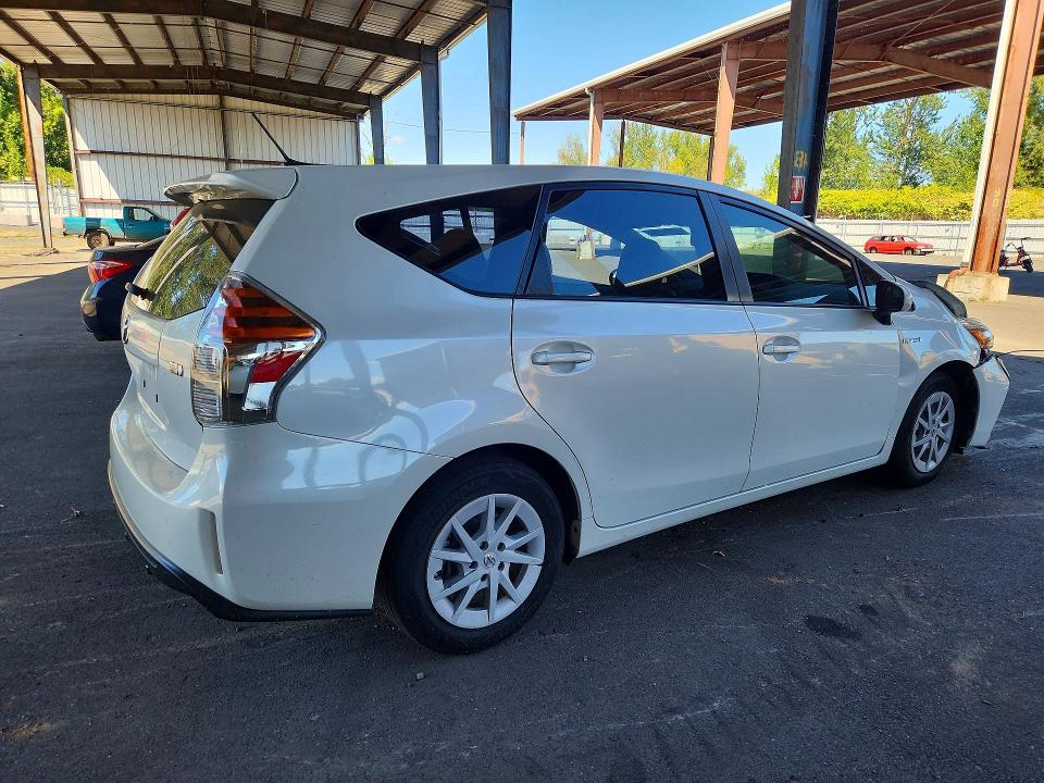 Photo 3 from auction – 2015 TOYOTA PRIUS V with VIN JTDZN3EU0FJ019494