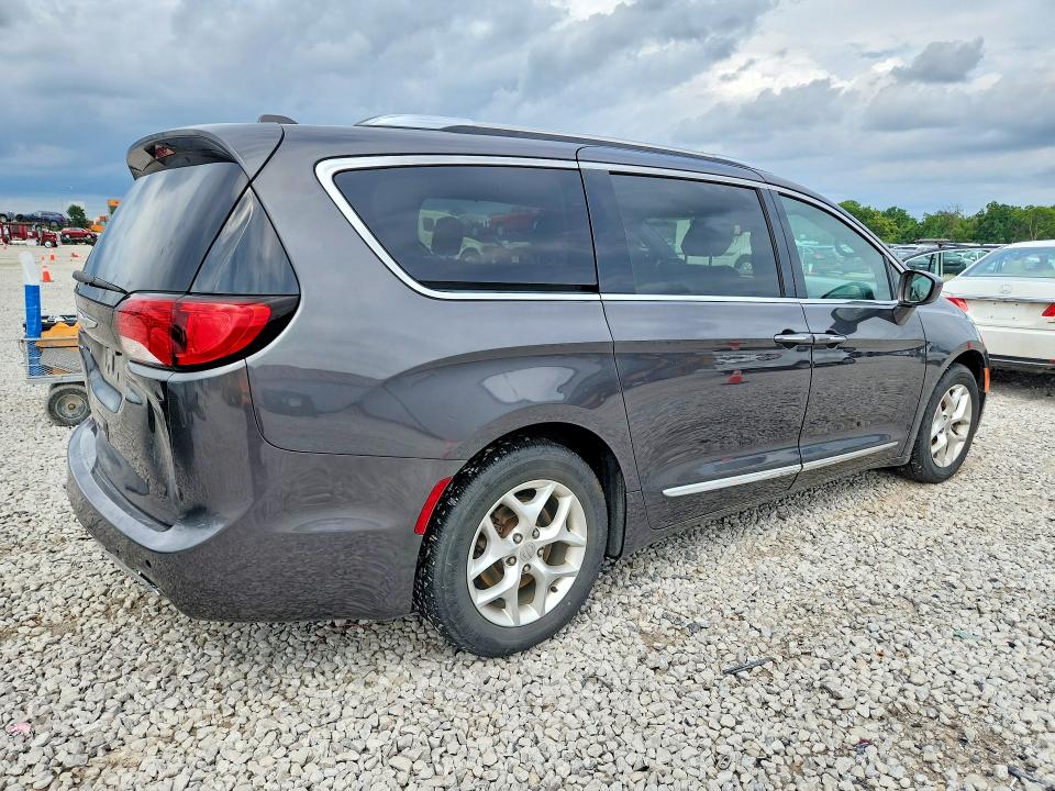 Photo 3 from auction – 2020 CHRYSLER PACIFICA with VIN 2C4RC1BG4LR101258