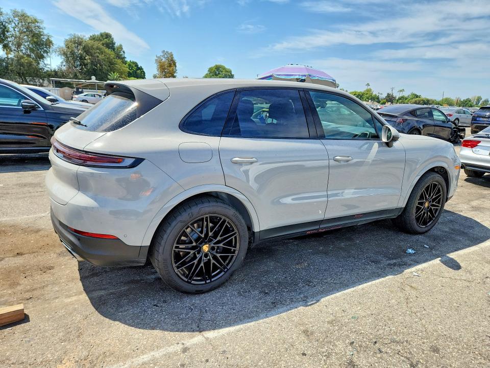 Zdjęcie 3 z aukcji – 2024 PORSCHE CAYENNE z VIN WP1AA2AY7RDA09655