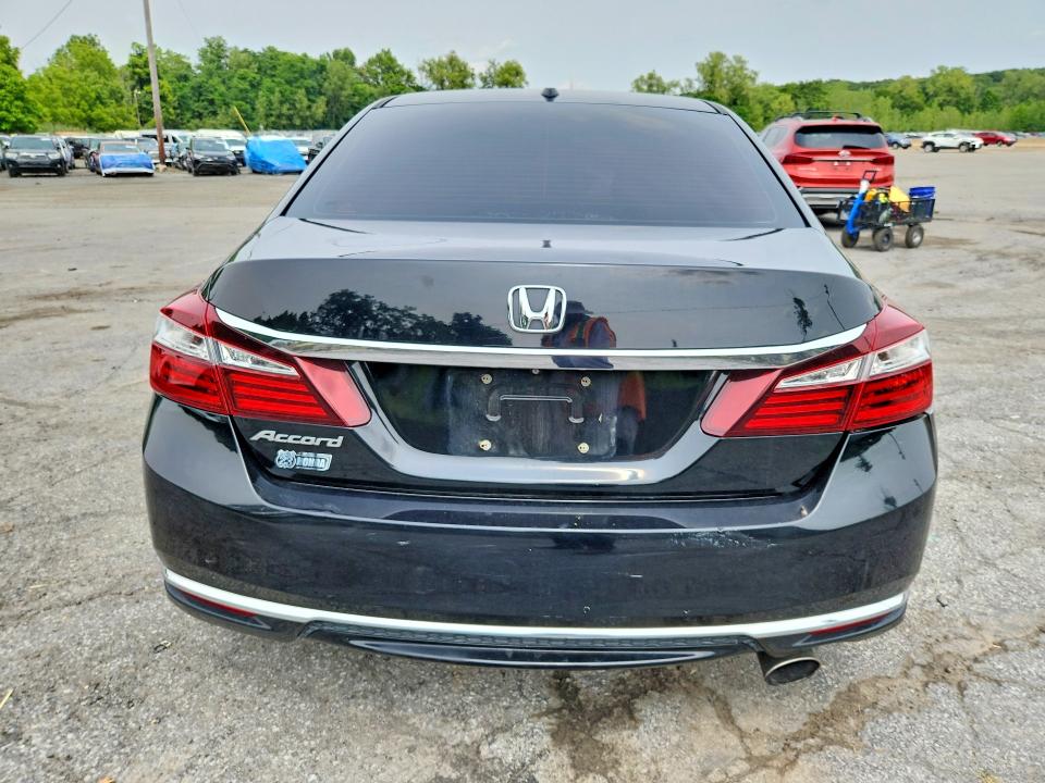 Photo 6 from auction – 2016 HONDA ACCORD with VIN 1HGCR2F71GA160204