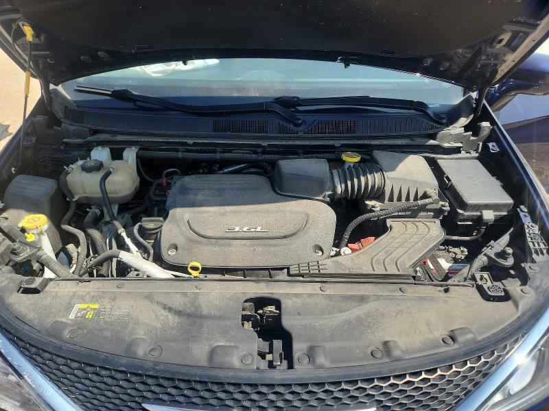 Photo 12 from auction – 2017 CHRYSLER PACIFICA with VIN 2C4RC1EG8HR635088