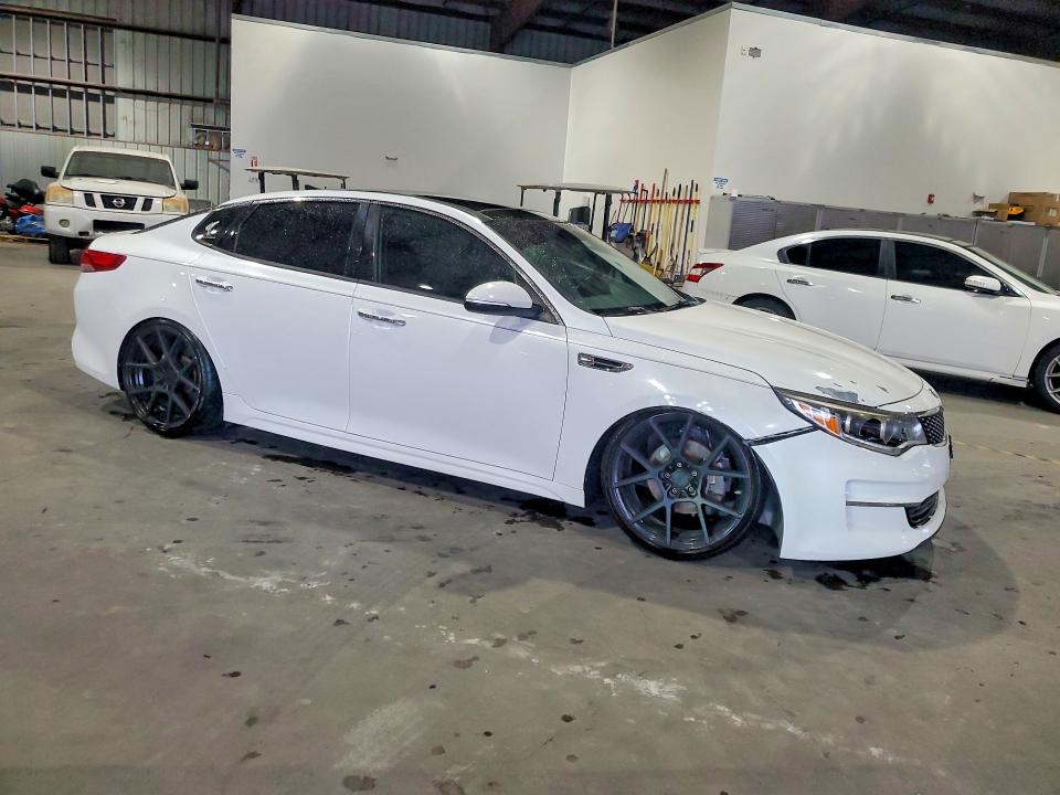 Photo 4 from auction – 2016 KIA OPTIMA with VIN 5XXGU4L30GG047621