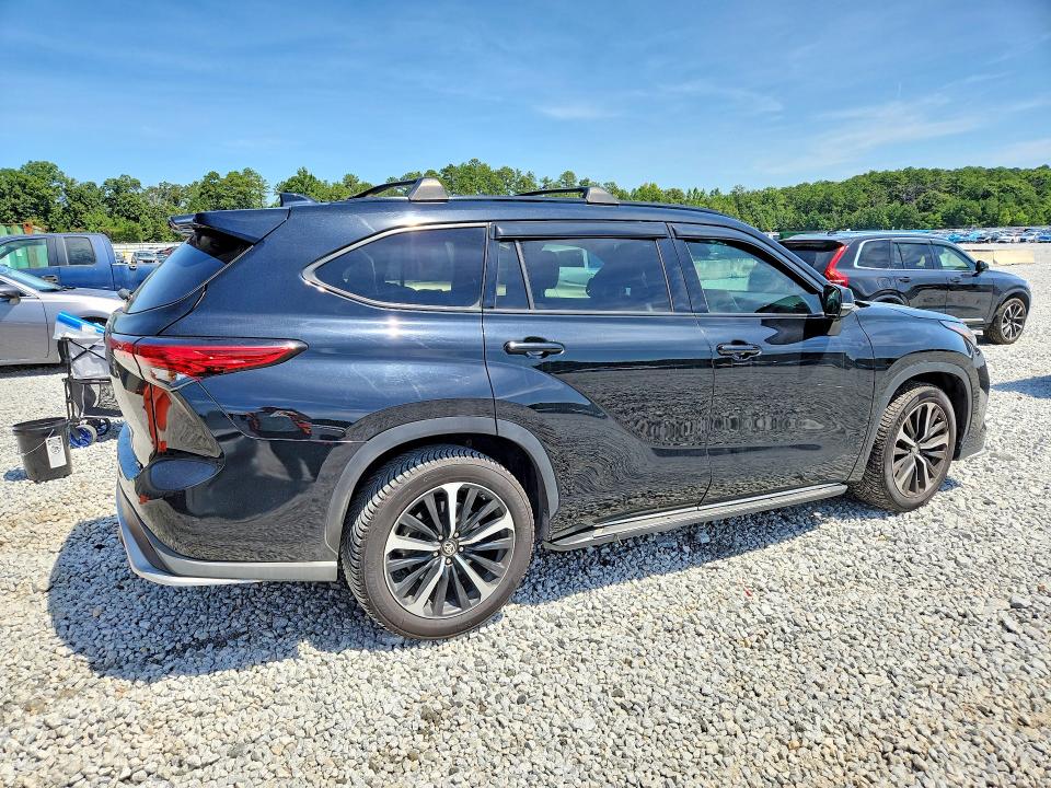 Photo 3 from auction – 2022 TOYOTA HIGHLANDER with VIN 5TDJZRAH0NS111591