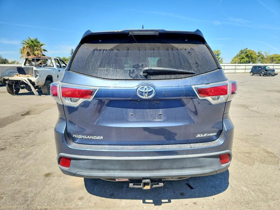 Photo 6 from auction – 2015 TOYOTA HIGHLANDER with VIN 5TDJKRFH4FS121975