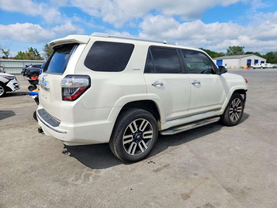 Photo 3 from auction – 2018 TOYOTA 4RUNNER with VIN JTEBU5JR1J5560794