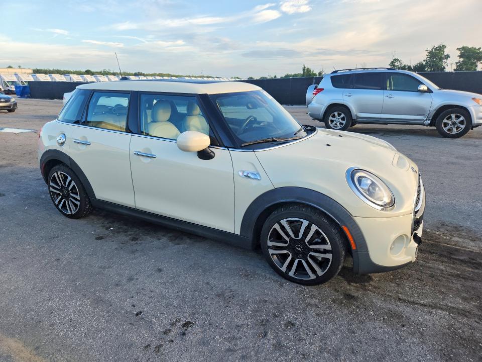 Photo 4 from auction – 2021 MINI COOPER with VIN WMWXU9C02M2P04629
