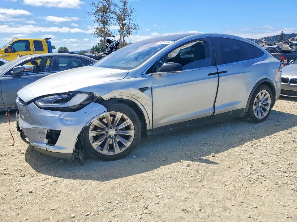 TESLA MODEL X 2018 con VIN 5YJXCAE25JF120031 - Foto de la subasta