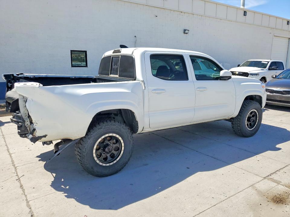 Снимка 3 от търг – 2022 TOYOTA TACOMA с VIN 3TMCZ5AN0NM514056