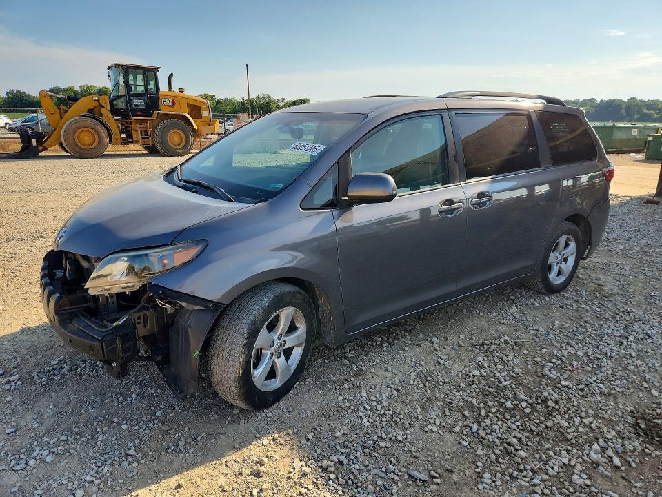 2017 TOYOTA SIENNA - Търг №65851346