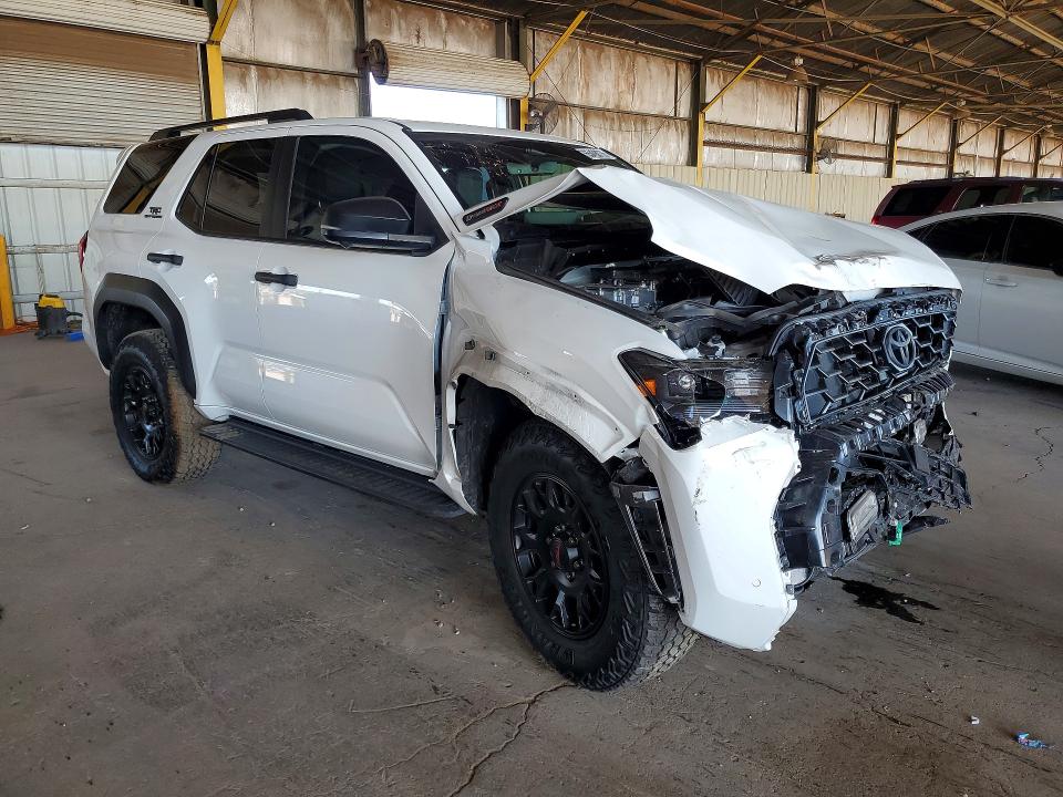 Photo 4 from auction – 2025 TOYOTA 4RUNNER with VIN JTEVB5BR8S5020975