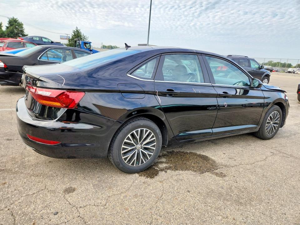 Photo 3 from auction – 2019 VOLKSWAGEN JETTA with VIN 3VWC57BUXKM132686
